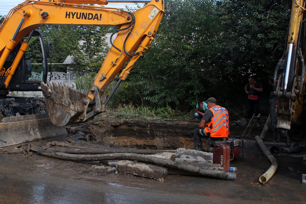 Предварительно, прорвало трубу Предварительно, прорвало трубу