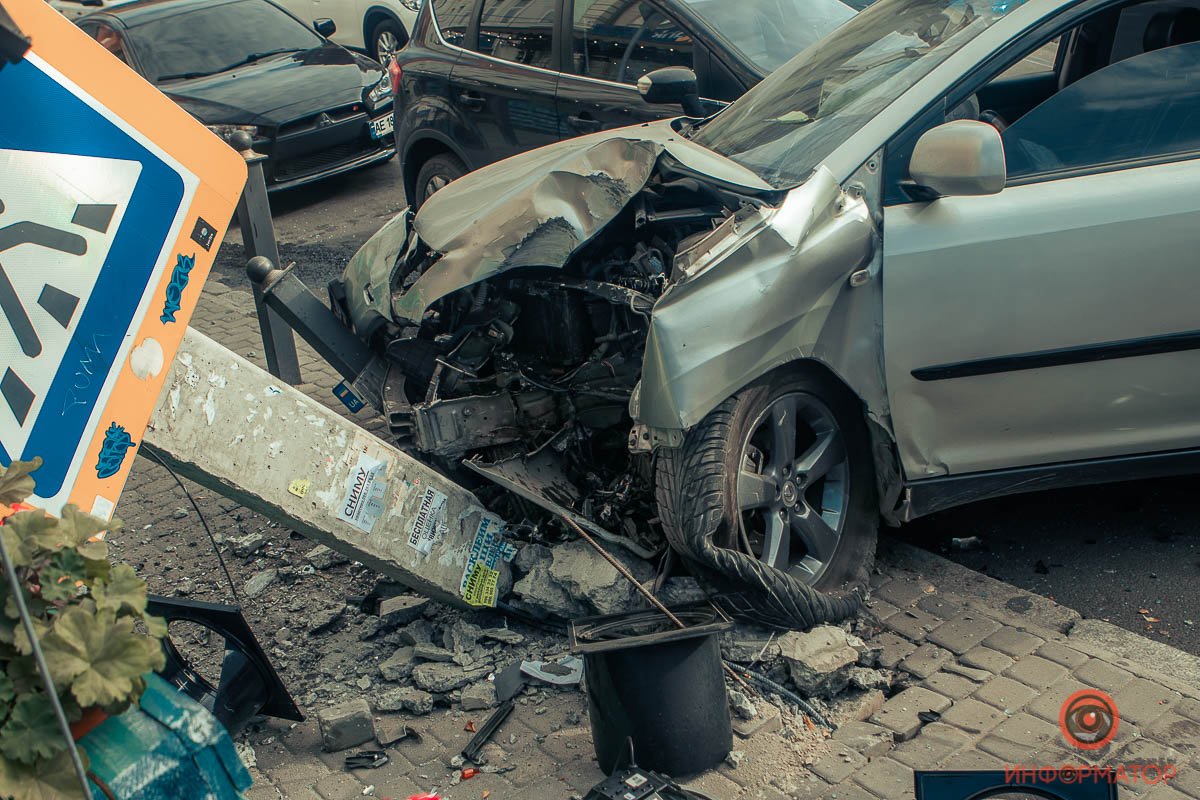 Девушку, которая была в салоне Lexus, с места аварии забрала скорая