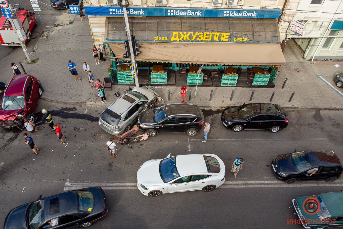 Помимо девушки, пострадал мужчина, который был в Ford