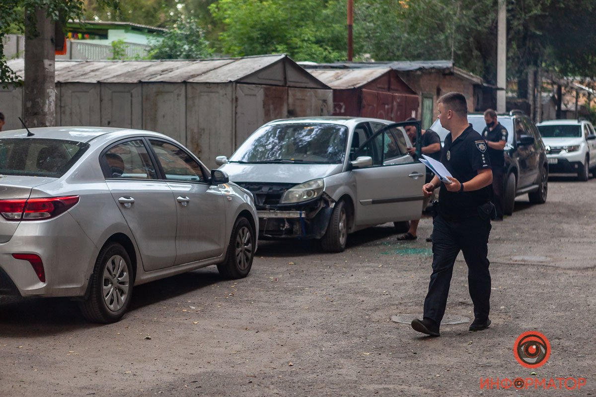 Правоохранители оградили место взрыва Правоохранители оградили место взрыва