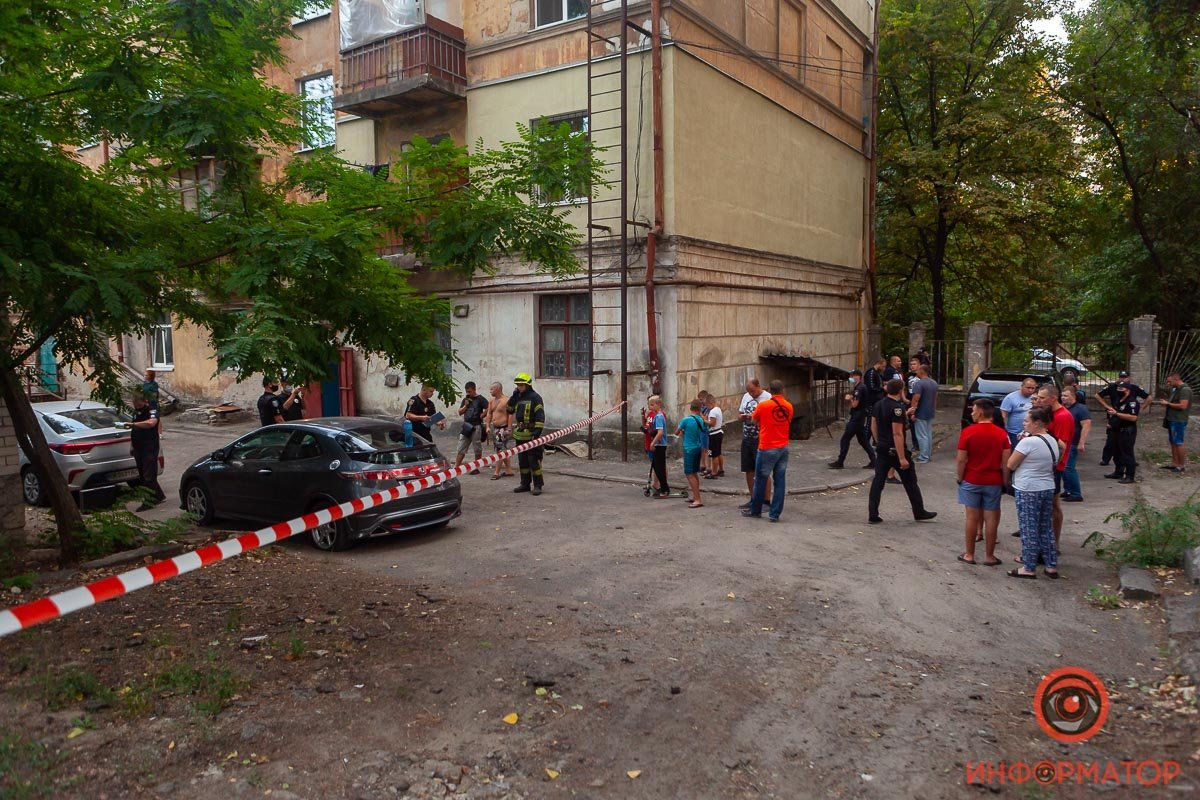 На месте следователи и спасатели На месте следователи и спасатели