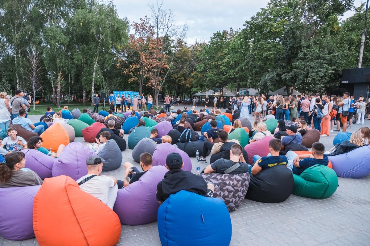 Детские врачи, чемпионы мира и главы ОСМД: "Национальный корпус Днепр" представил свою команду 19