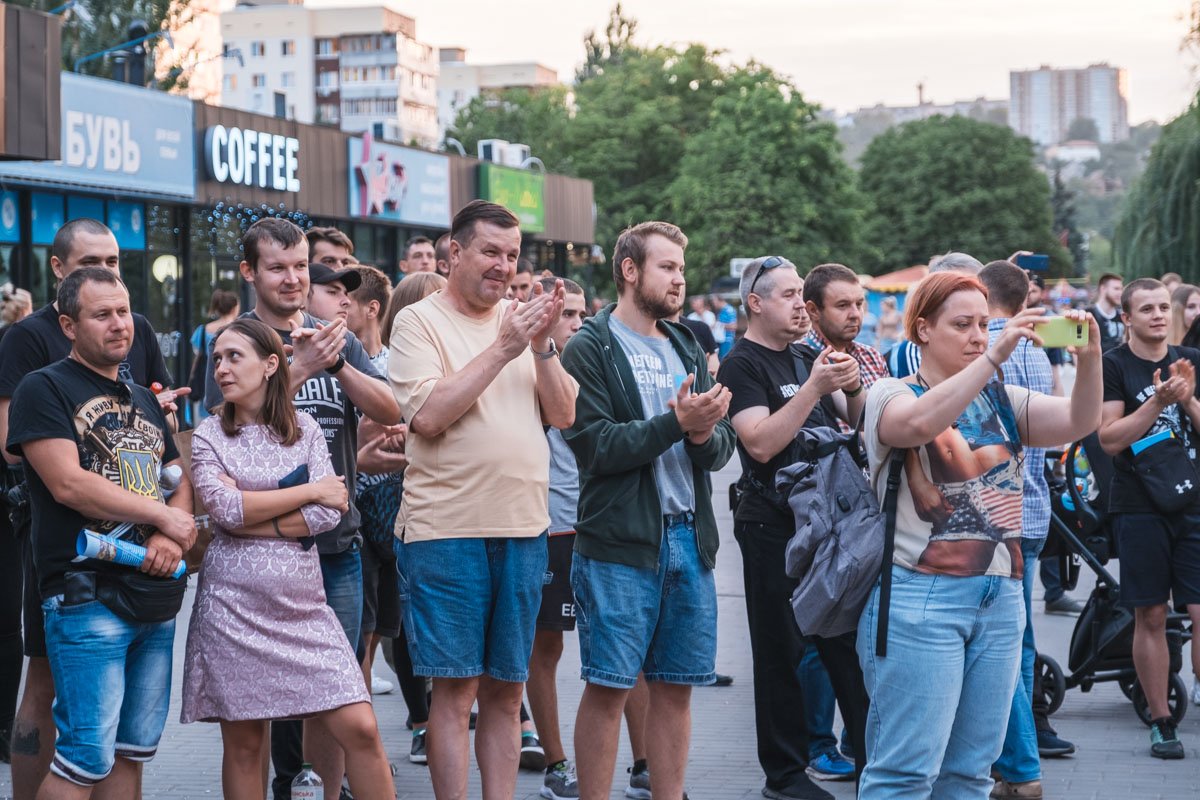 Детские врачи, чемпионы мира и главы ОСМД: "Национальный корпус Днепр" представил свою команду 26