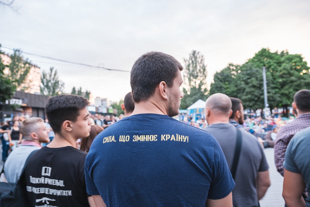 Детские врачи, чемпионы мира и главы ОСМД: "Национальный корпус Днепр" представил свою команду 33