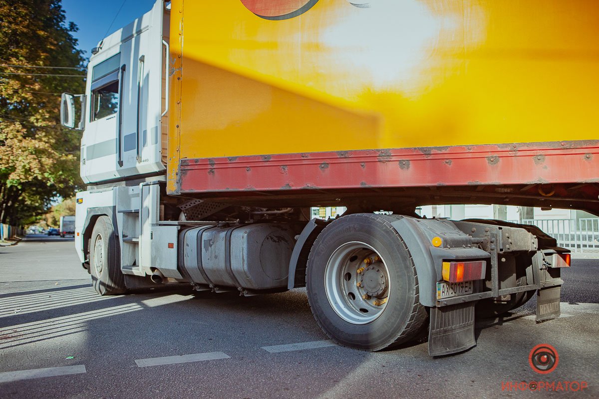 Со слов водителя, он поворачивал с Титова на проспект Со слов водителя, он поворачивал с Титова на проспект