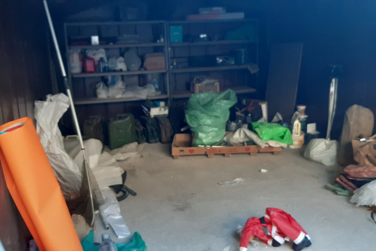 Змея заползла в гараж, который находится на Запорожском шоссе