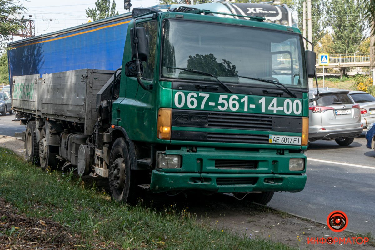 Грузовик оказался на встречной полосе