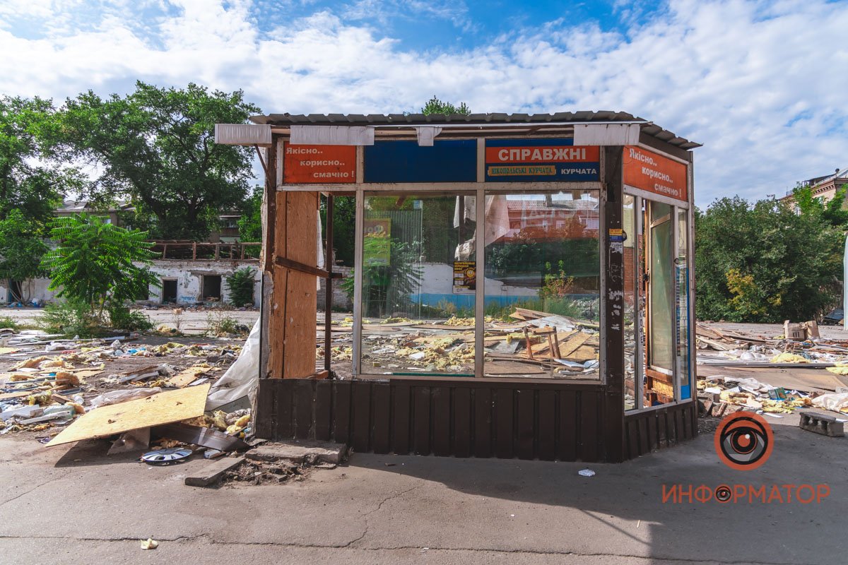 Рынок начали сносить пару недель назад