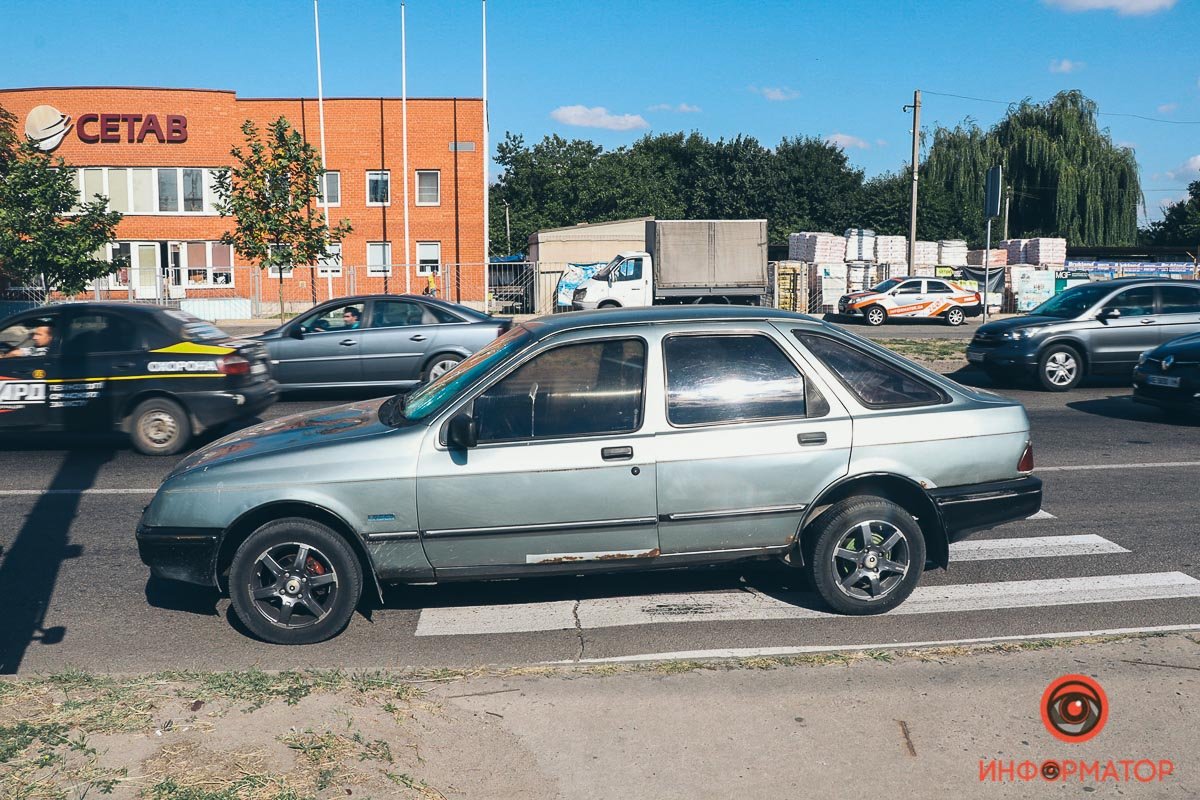 В Днепре на Донецком шоссе Ford сбил мужчину 1