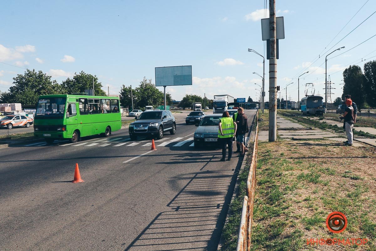 В Днепре на Донецком шоссе Ford сбил мужчину 2