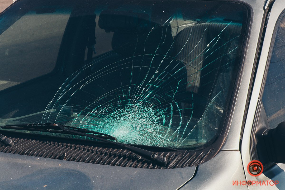 В Днепре на Донецком шоссе Ford сбил мужчину 3