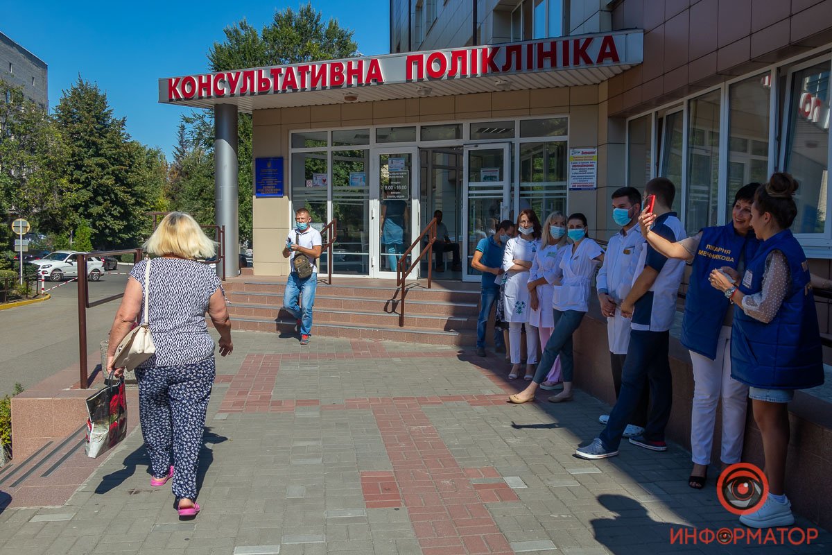 В Днепре "Интерпайп" передал больнице имени Мечникова новое оборудование для ПЦР-тестов за 1,2 миллиона гривен 3