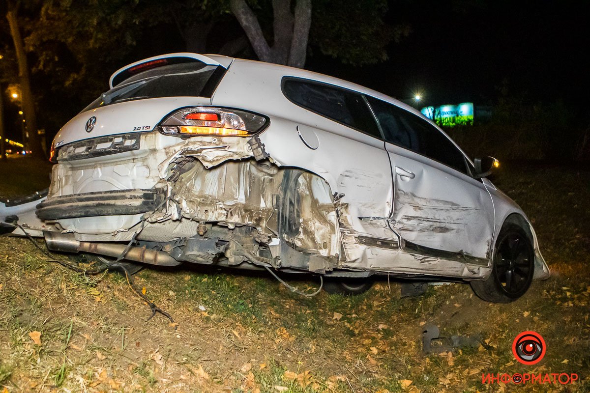 Столкнулись Volkswagen и Tesla