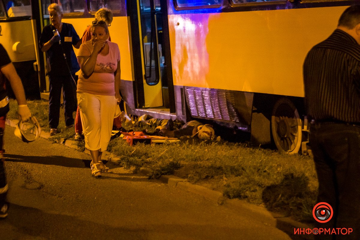 Трамвай поднимался по проспекту Металлургов со стороны улицы Давыдова Трамвай поднимался по проспекту Металлургов со стороны улицы Давыдова