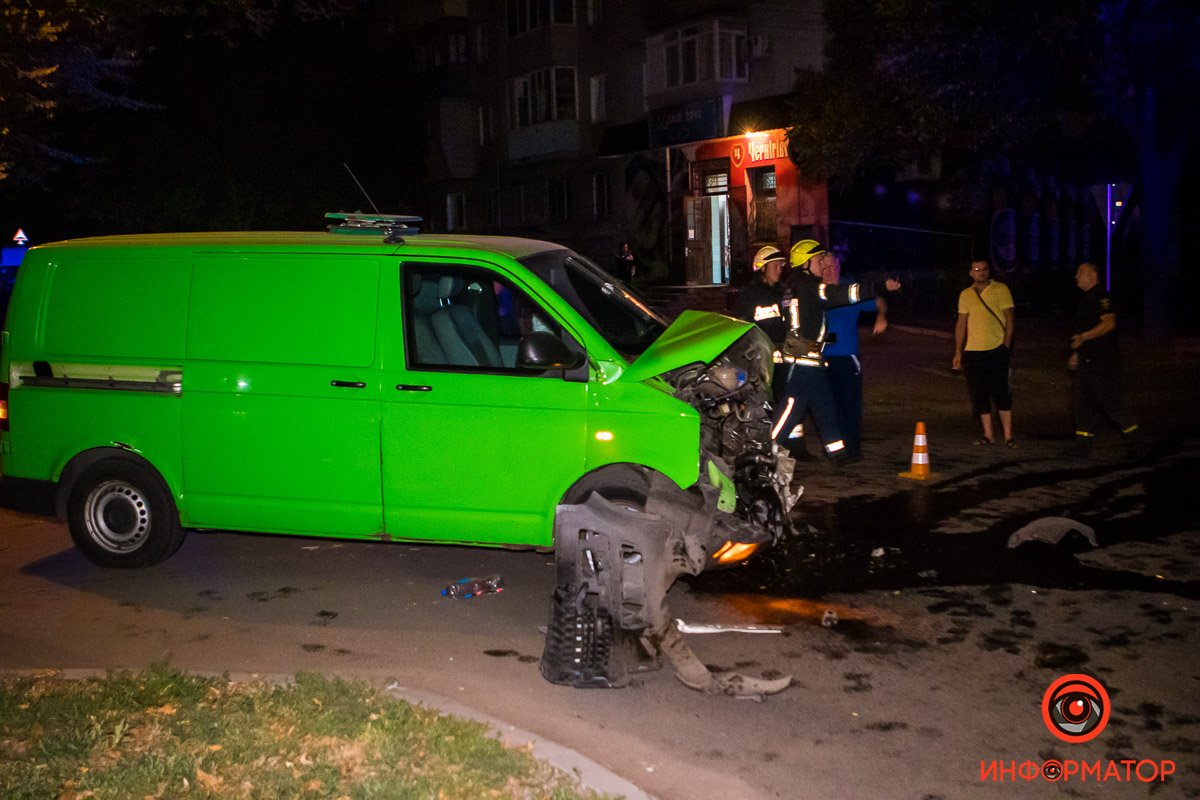 Столкнулись автобус и микроавтобус службы инкассации Столкнулись автобус и микроавтобус службы инкассации