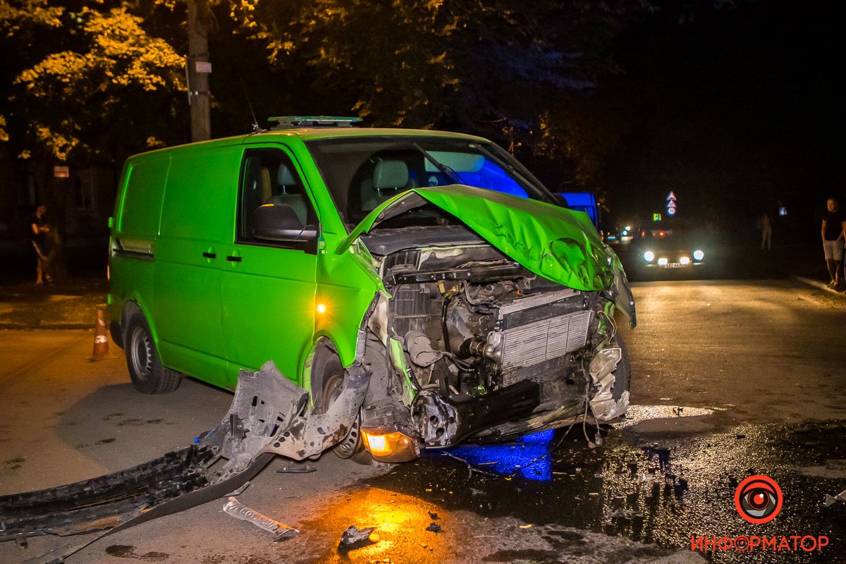 Volkswagen ехал по Воздухофлотской и на перекрестке не предоставил преимущество автобусу Volkswagen ехал по Воздухофлотской и на перекрестке не предоставил преимущество автобусу