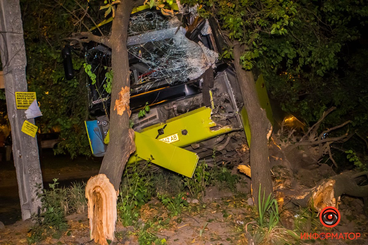 В момент столкновения пассажиров в автобусе не было В момент столкновения пассажиров в автобусе не было