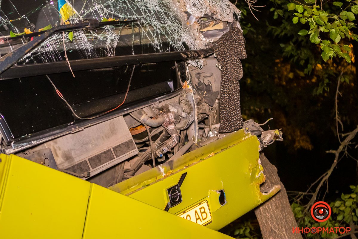 На месте аварии работают правоохранители и спасатели На месте аварии работают правоохранители и спасатели