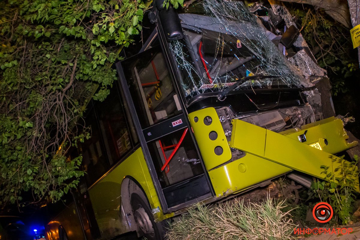 Движение по улицам Караваева и Воздухофлотской затруднено Движение по улицам Караваева и Воздухофлотской затруднено