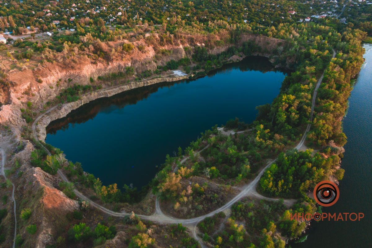 — Я не знаю, с чего начать… — Тогда молчи. — Я не знаю, с чего начать… — Тогда молчи.