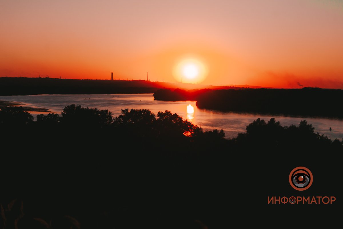 Тишина мира успокаивает лучше, чем миллионы ненужных слов Тишина мира успокаивает лучше, чем миллионы ненужных слов