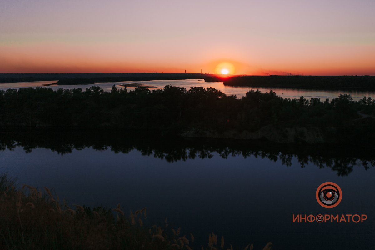 Почему не помолчать, когда все ясно без слов? Почему не помолчать, когда все ясно без слов?