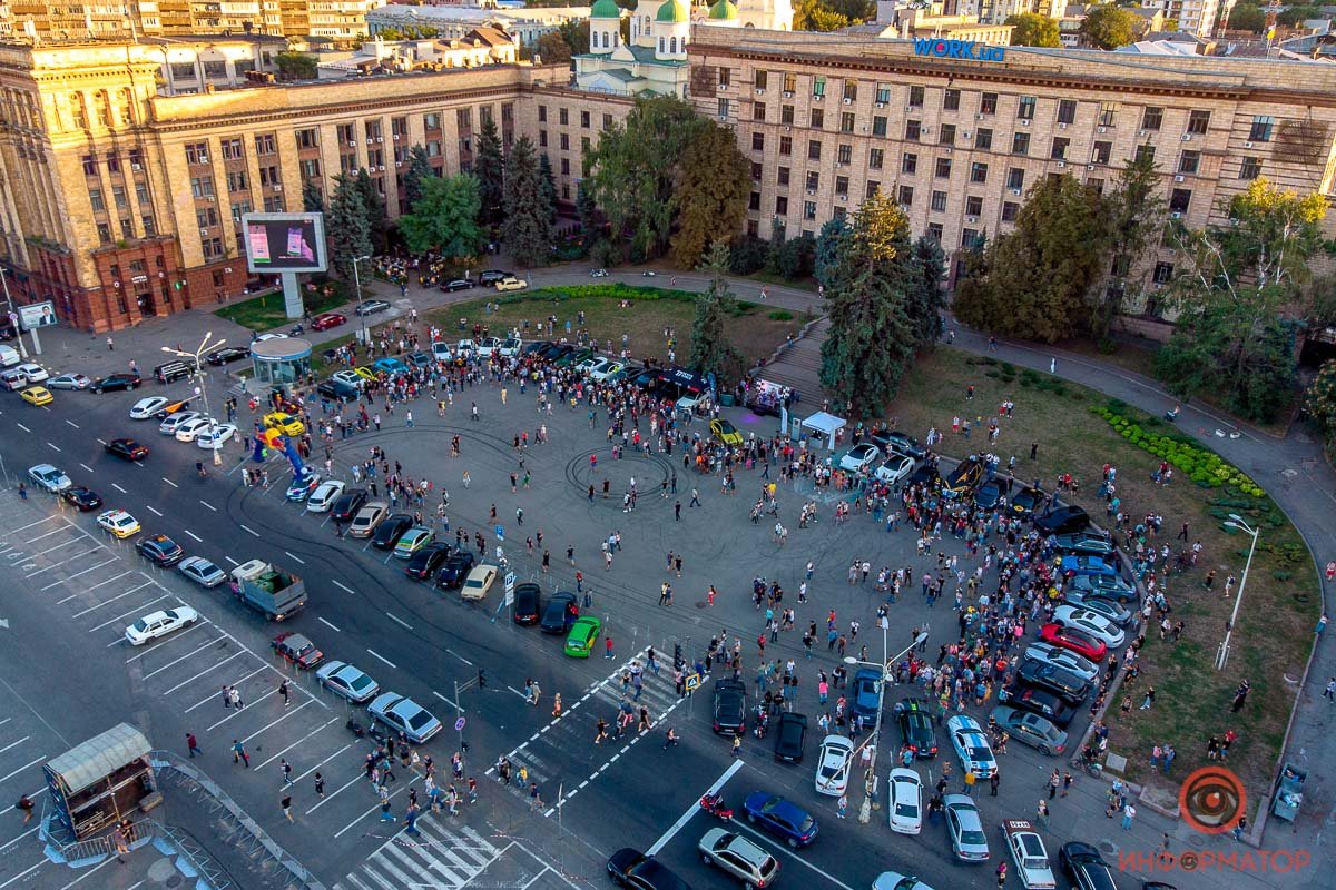 Какая выставка тюнингованных авто и без дрифта Какая выставка тюнингованных авто и без дрифта