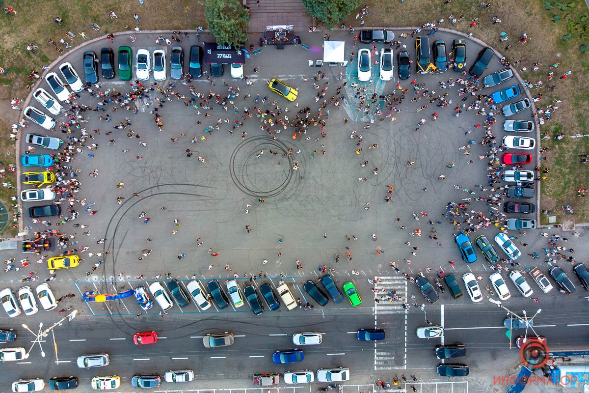 Выставка будет длиться до 21:00 Выставка будет длиться до 21:00