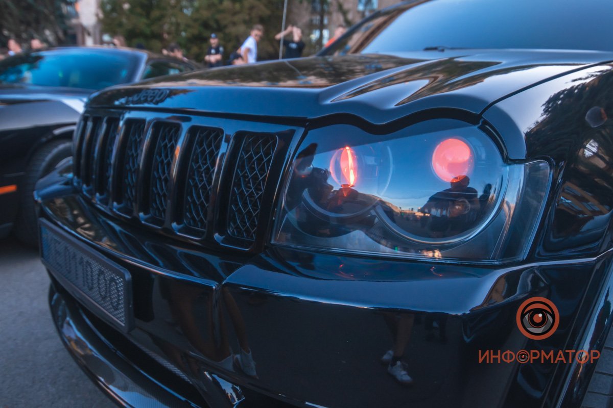 Автомобиль может быть любого цвета, если этот цвет — черный Автомобиль может быть любого цвета, если этот цвет — черный