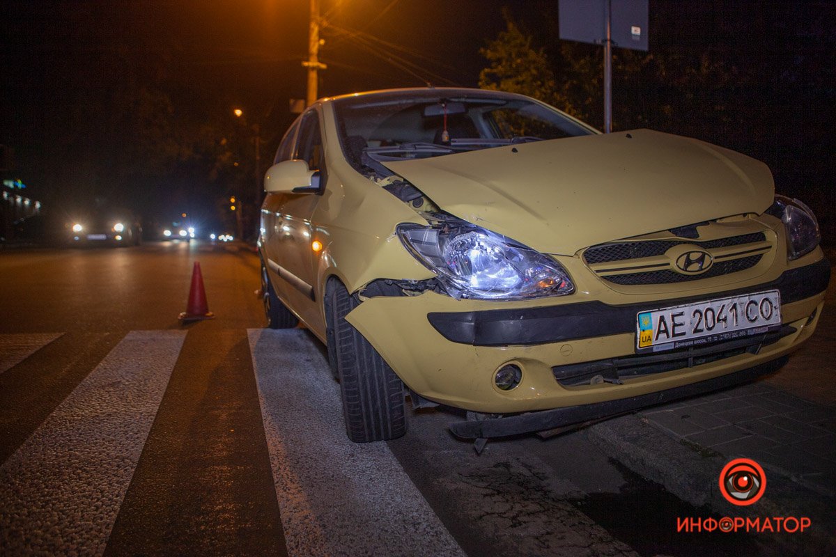 По словам пассажира Hyundai, автомобиль двигался по крайней левой полосе улицы Сечевых Стрельцов