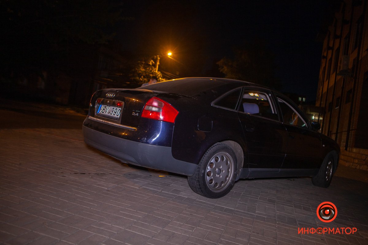 По словам очевидцев, девушка из Audi травмировала руку