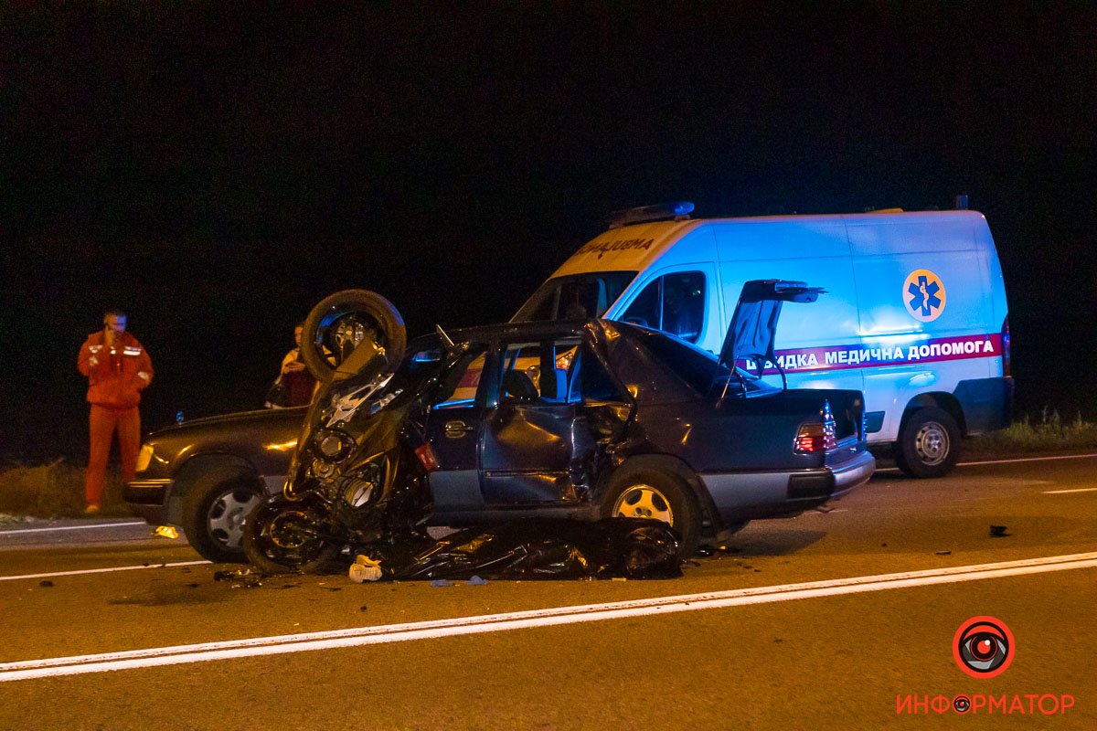 Столкнулись автомобиль Mercedes и мотоцикл Kawasaki