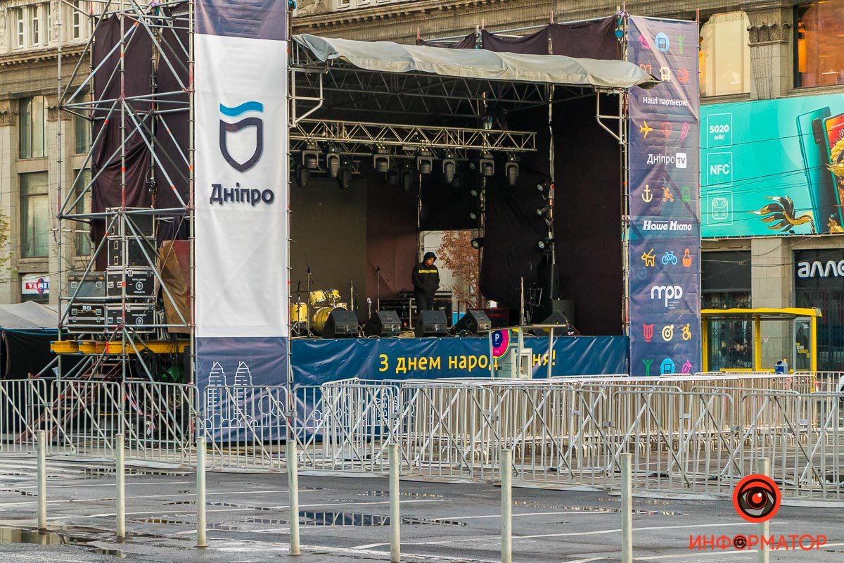 Сцена на площади Героев Майдана Сцена на площади Героев Майдана