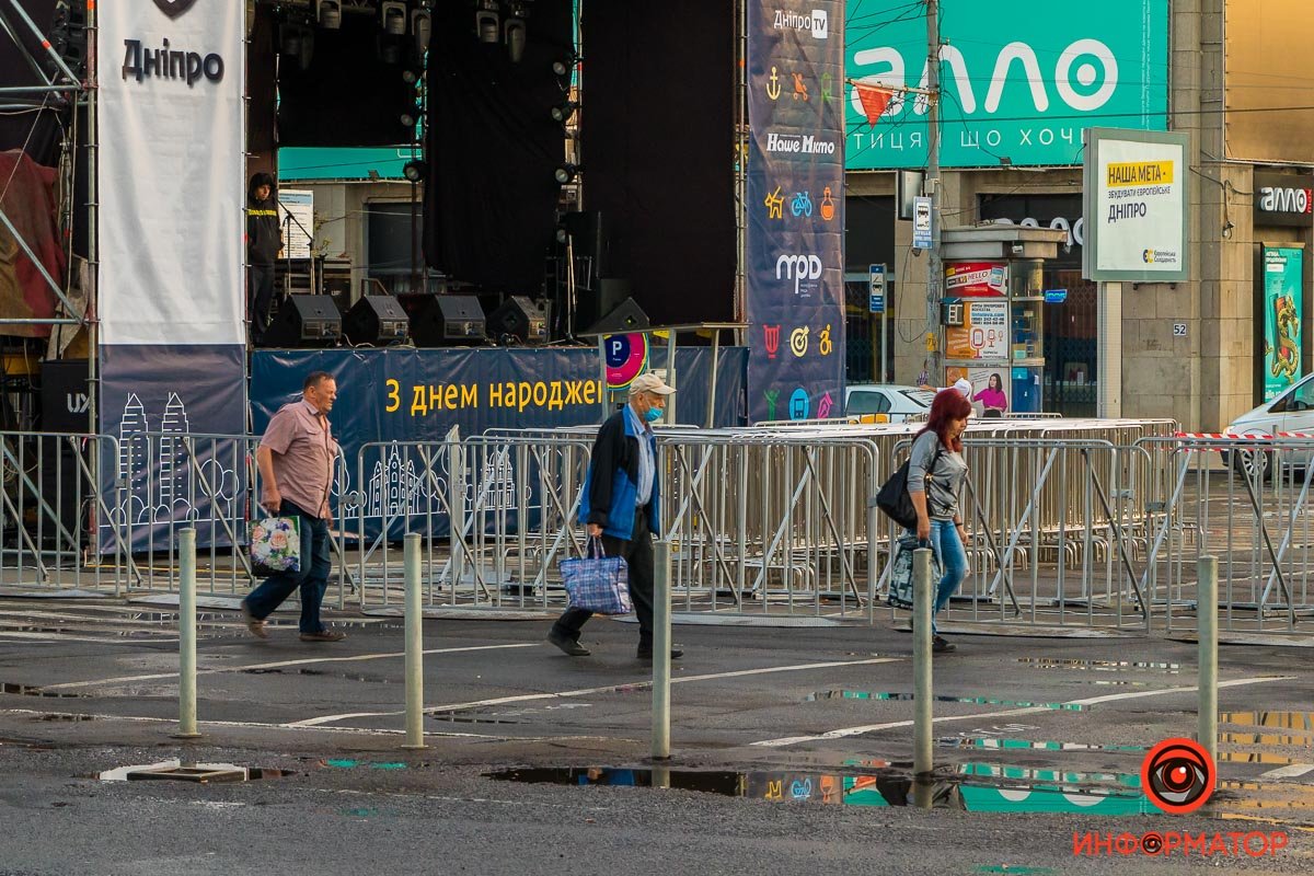 А кому-то на работу... А кому-то на работу...
