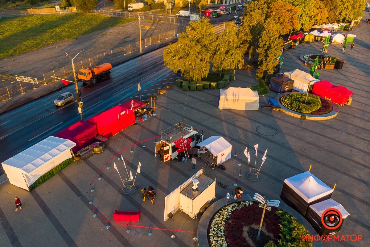 Дороги обильно полили по всему центру города Дороги обильно полили по всему центру города