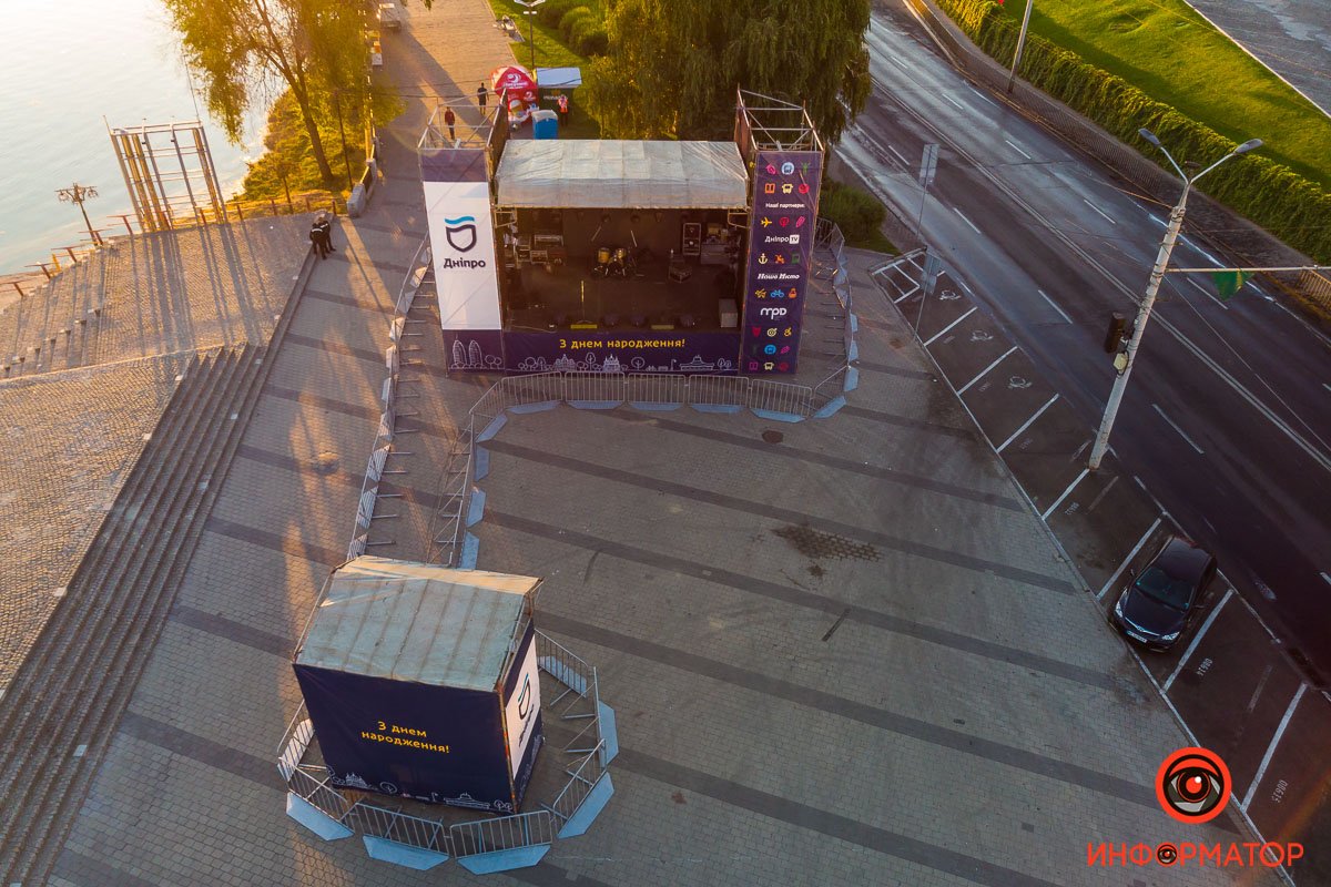 Сцена заметно меньше, чем в предыдущие годы Сцена заметно меньше, чем в предыдущие годы