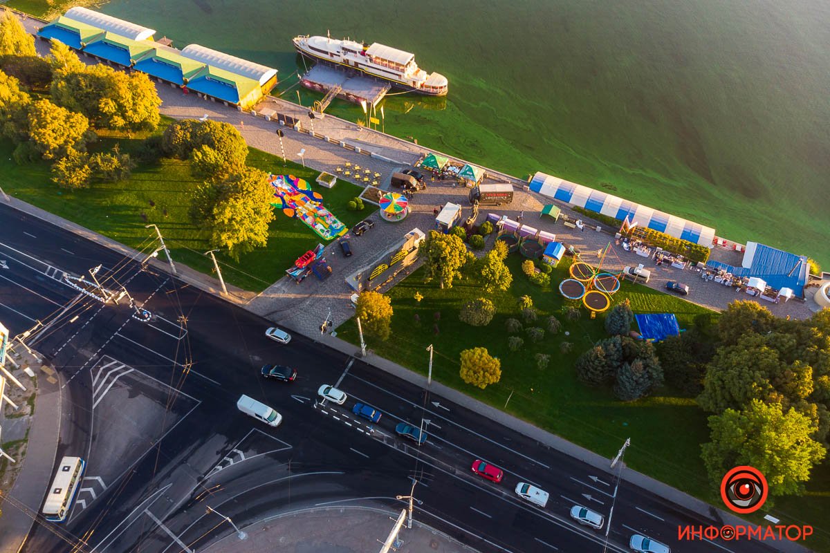 На набережной появились аттракционы На набережной появились аттракционы