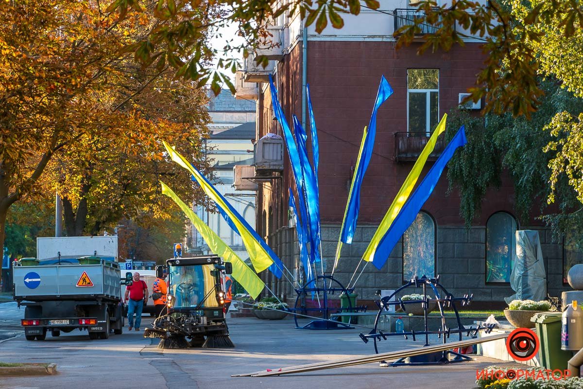 На проспекте Дмитрия Яворницкого На проспекте Дмитрия Яворницкого