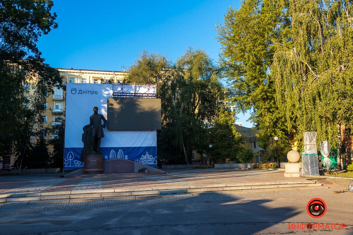 Памятник Александру Полю Памятник Александру Полю