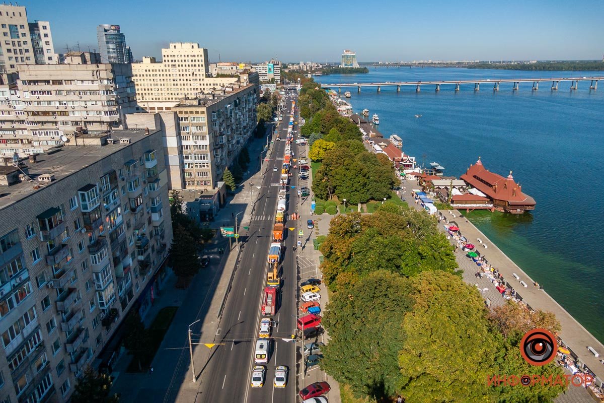 В колонне можно было заметить машины коммунальщиков, спасателей, скорой