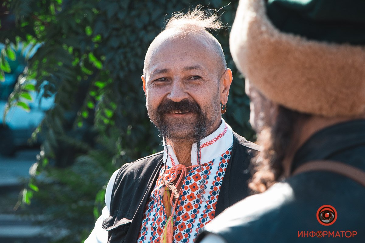 С чубами и в шароварах