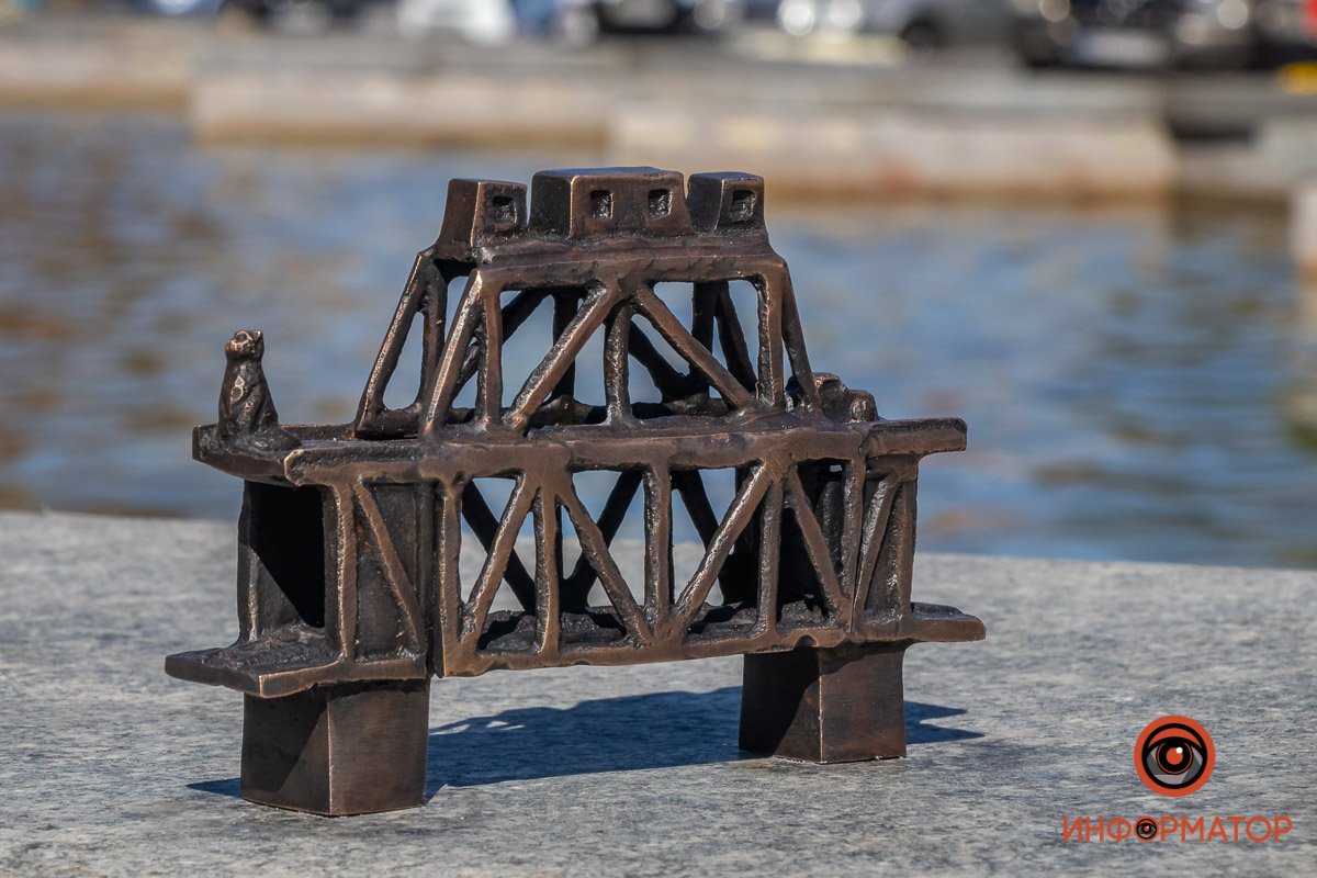 Суть проекта заключается в том, чтобы передать историю Днепра в мини-скуптульрах