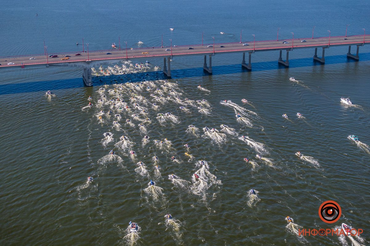 В Днепре прошел масштабный парад гидроциклов, который могут занести в Книгу рекордов Гиннесса 3