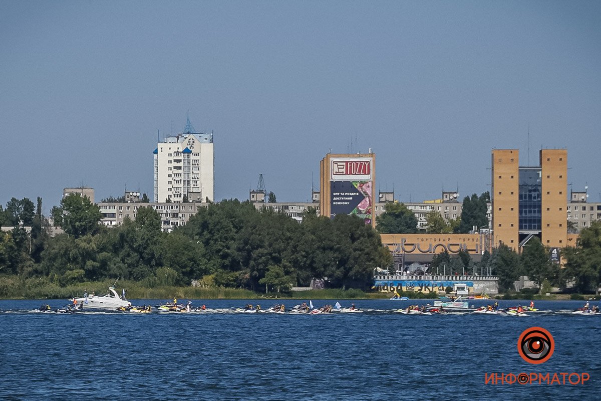 В Днепре прошел масштабный парад гидроциклов, который могут занести в Книгу рекордов Гиннесса 5