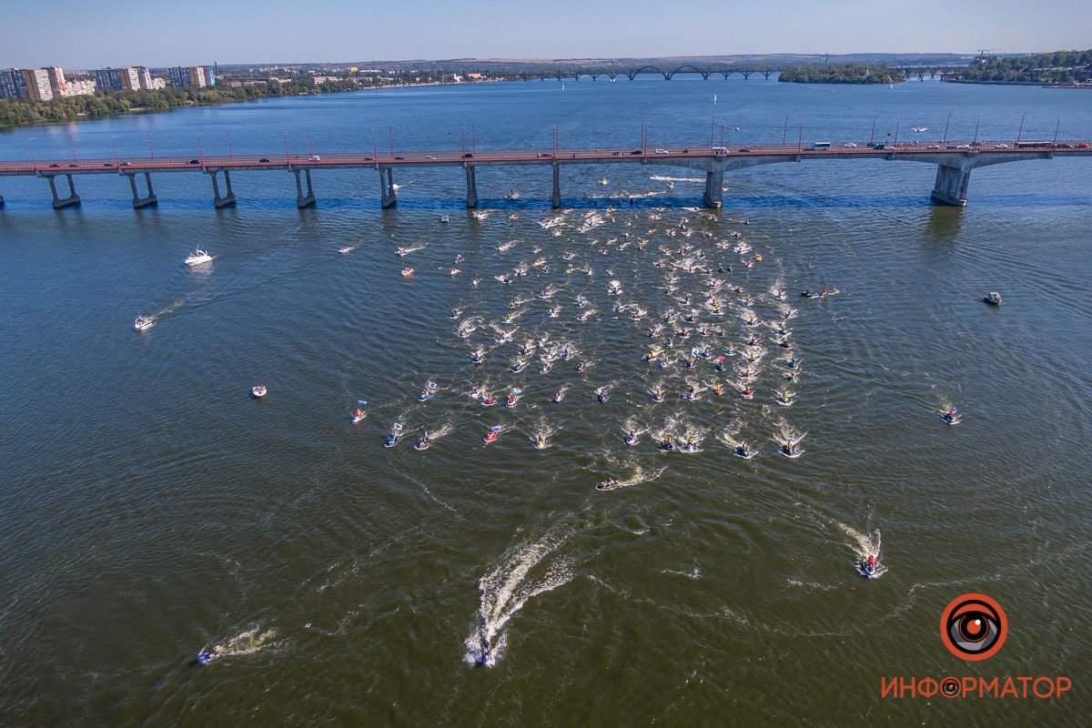 В Днепре прошел масштабный парад гидроциклов, который могут занести в Книгу рекордов Гиннесса 7