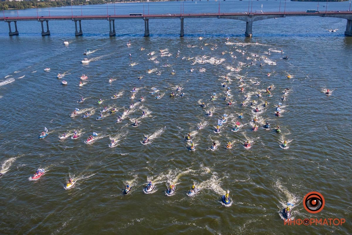 В Днепре прошел масштабный парад гидроциклов, который могут занести в Книгу рекордов Гиннесса 8
