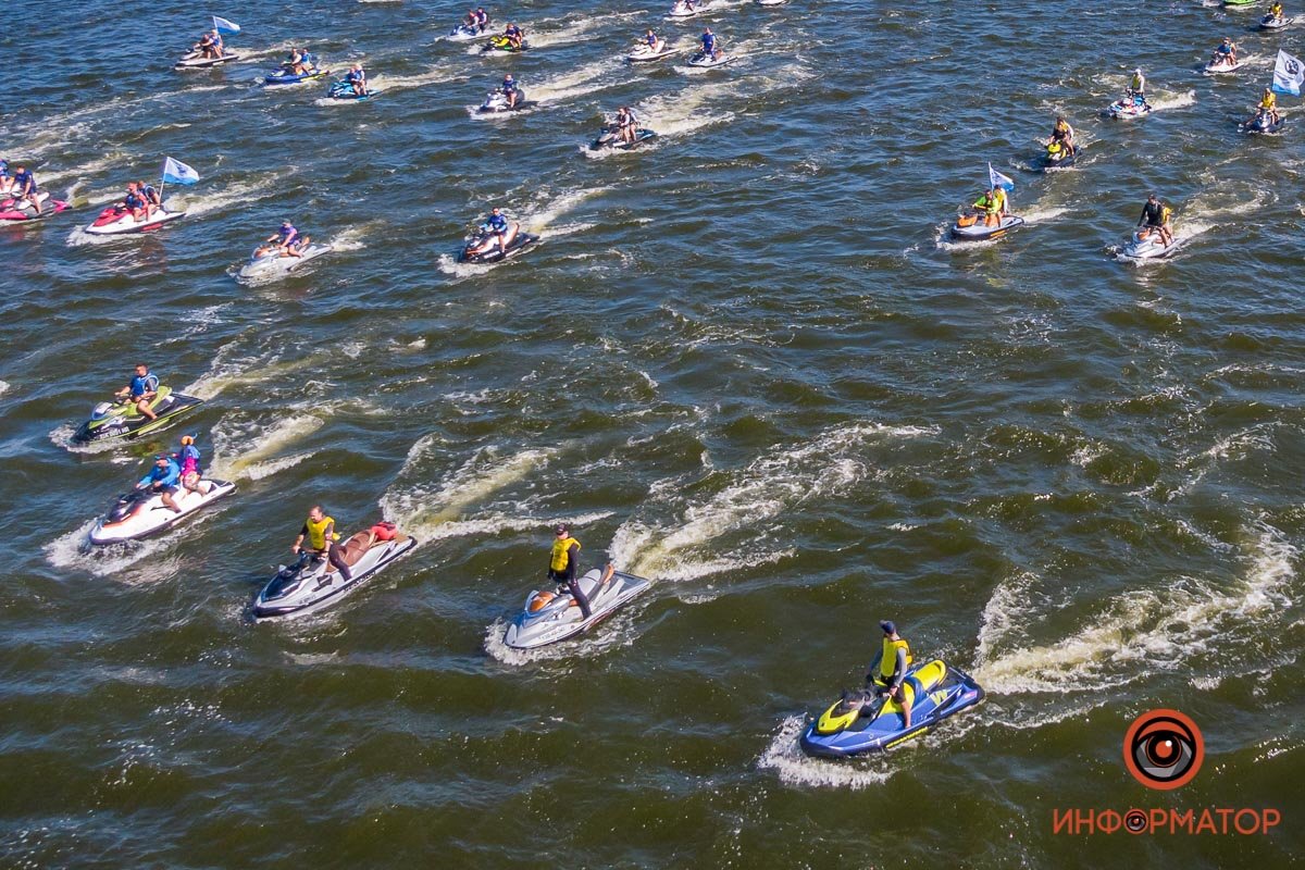 В Днепре прошел масштабный парад гидроциклов, который могут занести в Книгу рекордов Гиннесса 9