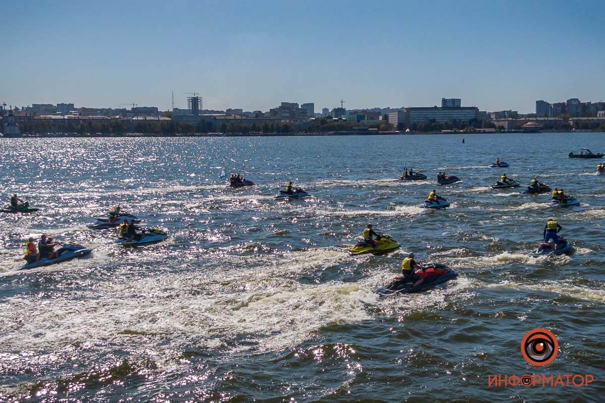 В Днепре прошел масштабный парад гидроциклов, который могут занести в Книгу рекордов Гиннесса 11