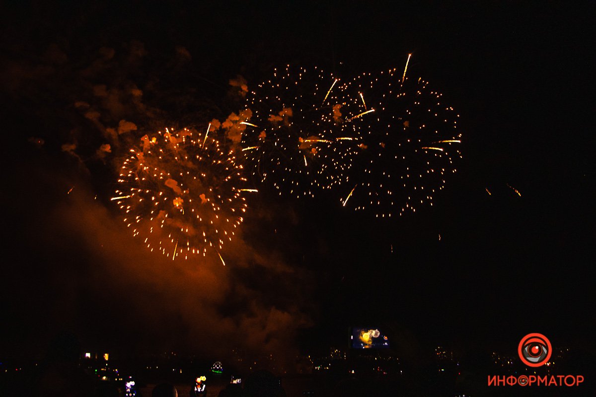 Традиционный фейерверк Традиционный фейерверк