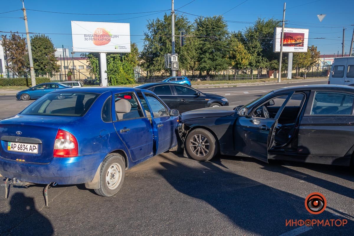 Водитель ВАЗа не заметил, что стрелка не загорелась Водитель ВАЗа не заметил, что стрелка не загорелась